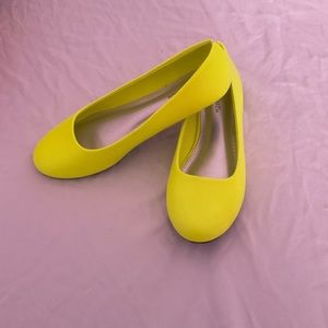 HOT Cakes Yellow Flats
